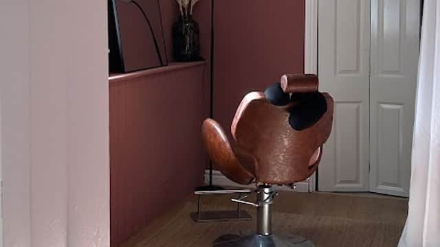 BY HOLLIE - Beauty Salons in barbon