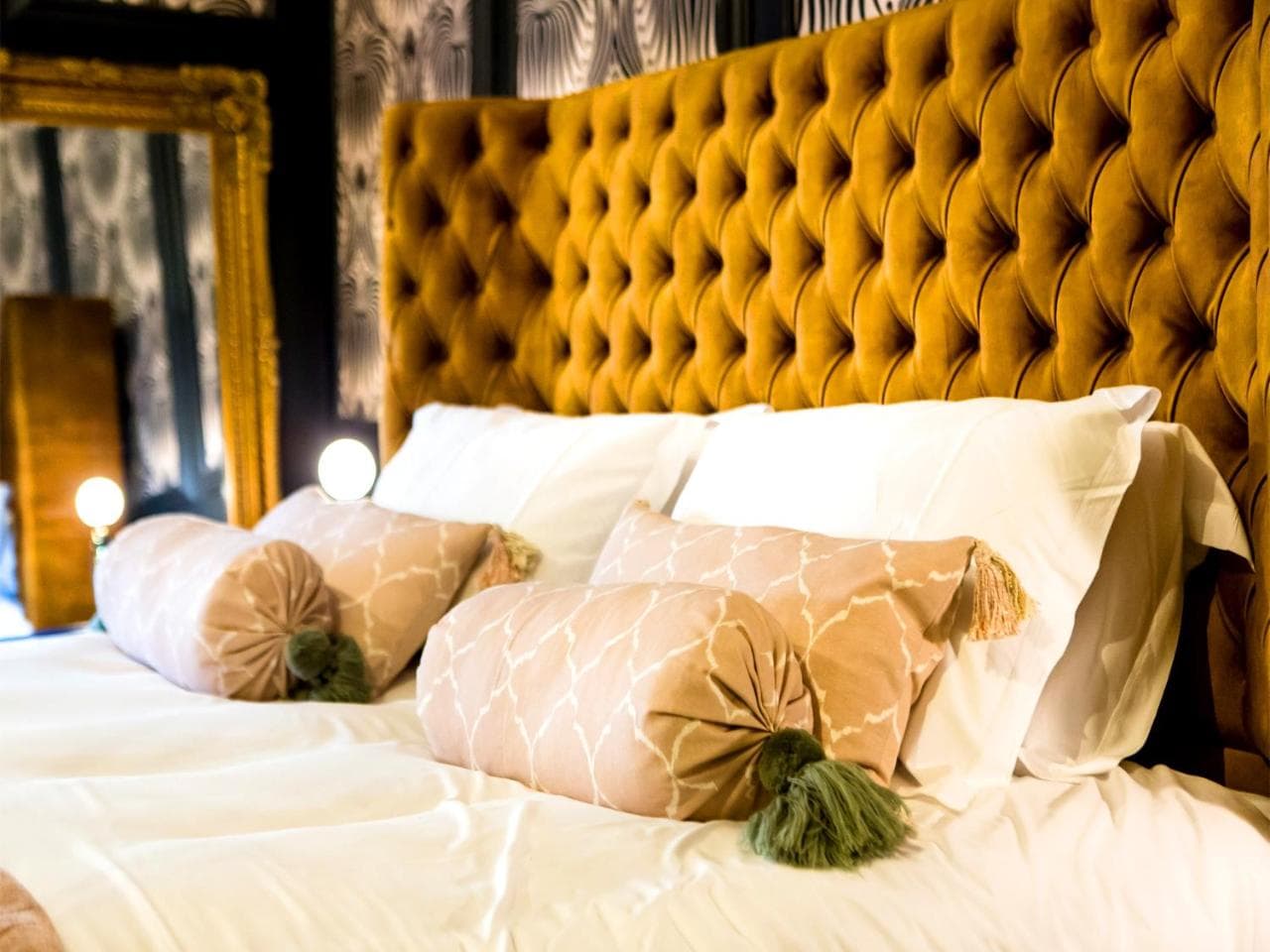 Luxury Travel Emporium YO1 - Exquisite 400 Year Old, City Centre Townhouse, York, Yorkshire