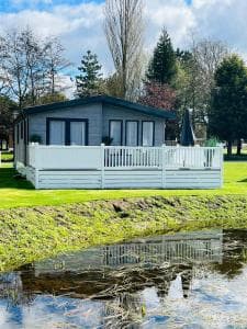 Bridgeview Lodge with Hot Tub