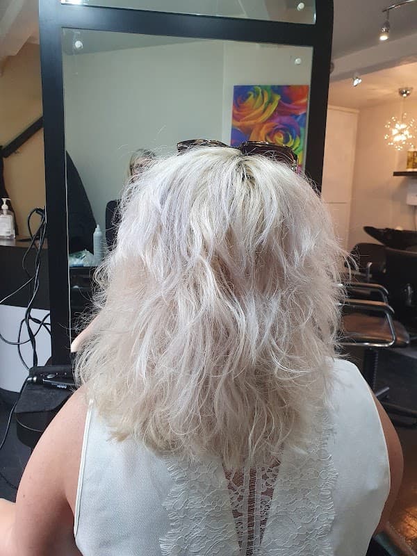 Central Hair Design