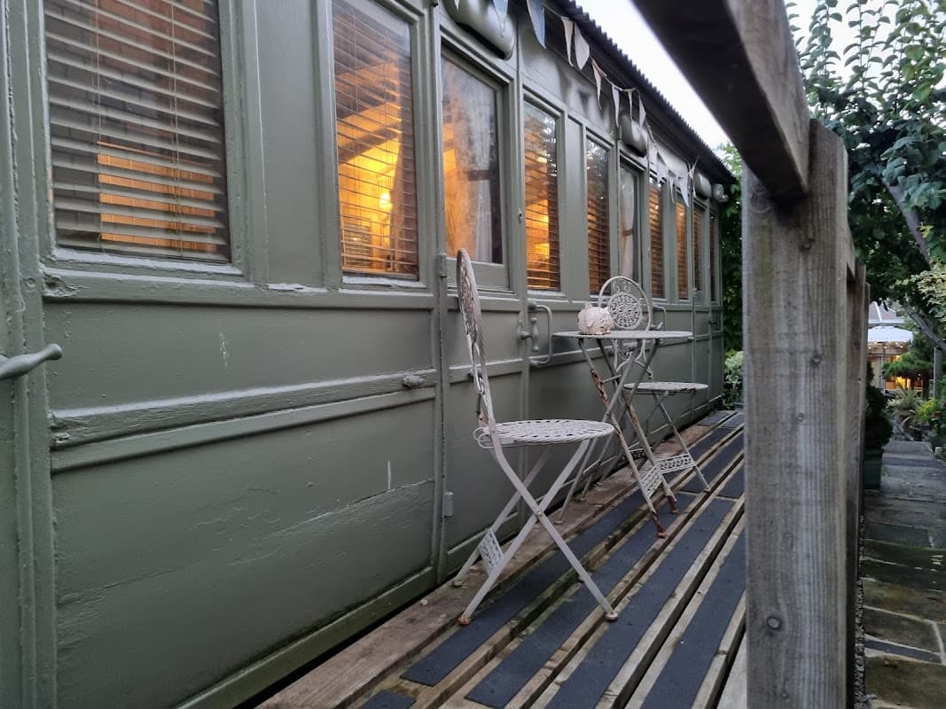 Helmsley Garden Cottage & Railway Carriage