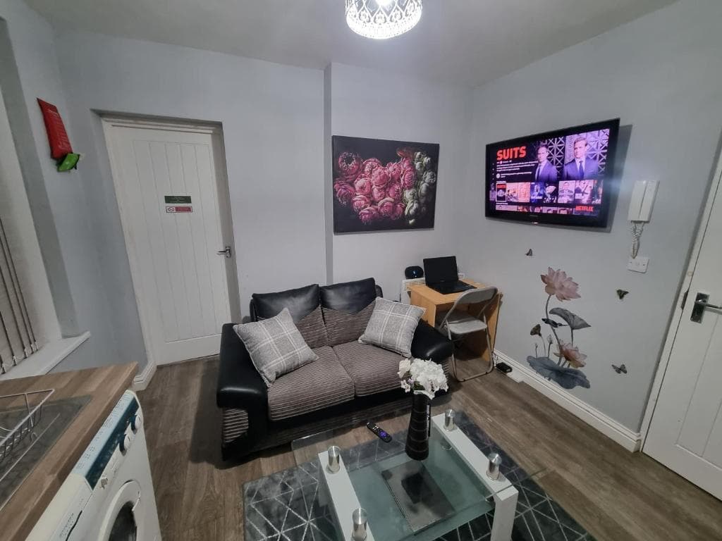 * Well equipped apartment for a relaxing cosy and luxurious fun stay + Free Parking + Free Fast WiFi *