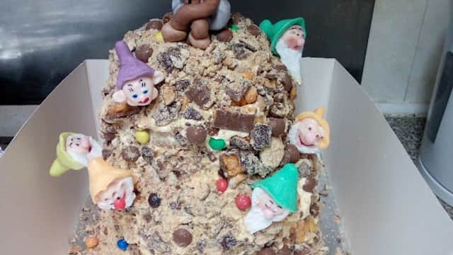 Nana Doris' Cake House - Bakers in hornsea