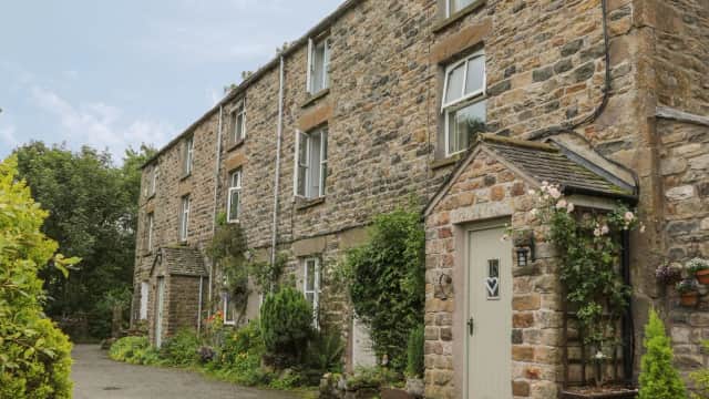 Accommodation at 2 Farfield Row in garsdale railway station