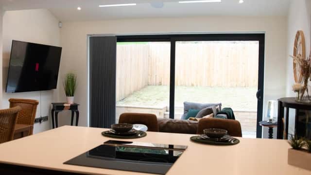 Accommodation at BV Comfy Spacious 3 Bedroom TownHouse At One Cliff Oak Leeds Perfect For Contractors in leeds