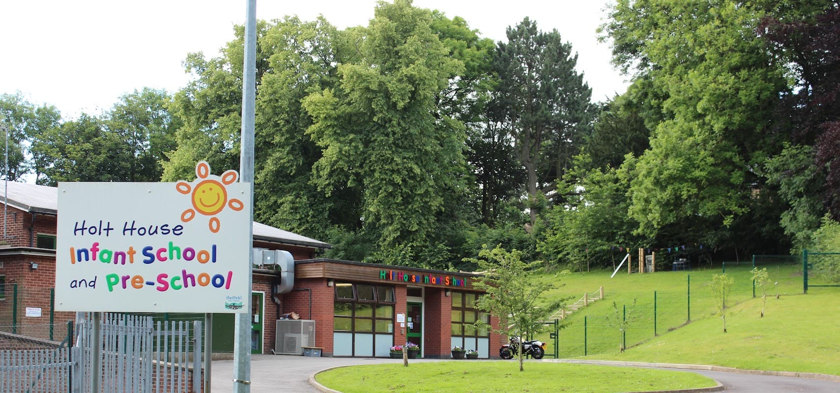 Holt House Infants School