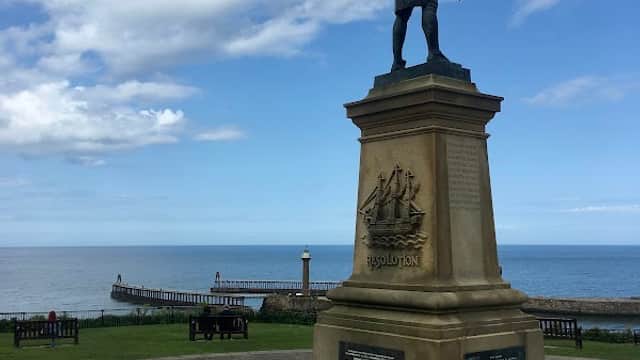 Whitby Harbour Resolution Memorial - Monuments in whitby