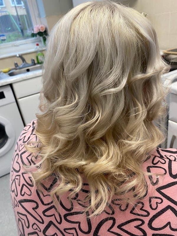 Chaplin's Hair & Beauty - Halfway [Design One]