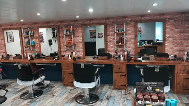 Menzone - Barbers in haxby