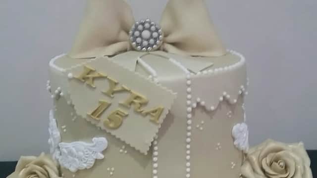 Fiona's Creative Cakes - Bakers in shipley