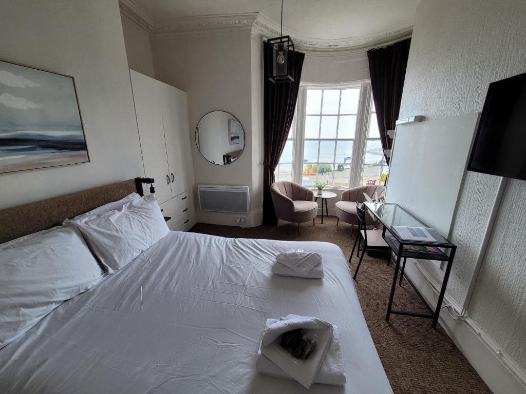 Sea View flat 2 with Fast WiFi and FREE parking