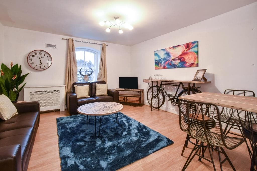 Riverside Apartment at Woodsmill Quay