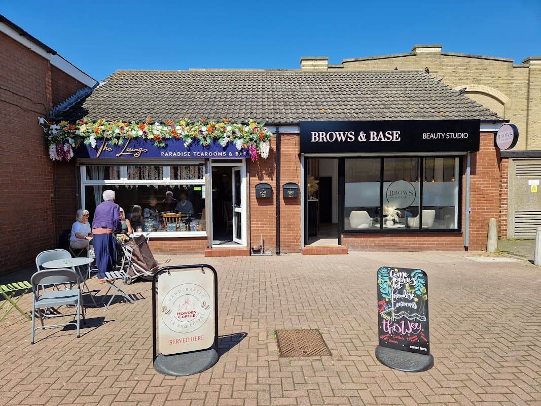 The Lounge paradise Tearooms & Bar