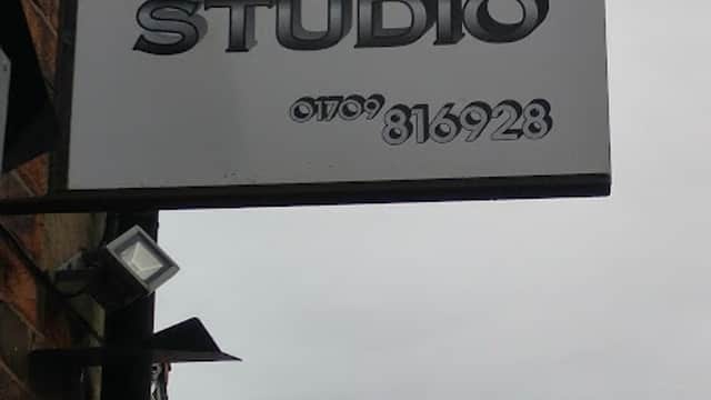 Simon Bird Hair Studio - Hair Salons in maltby