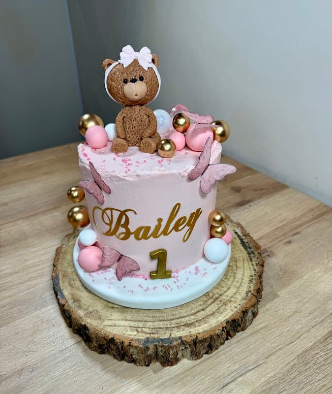Snazzy Cakes by Hayley