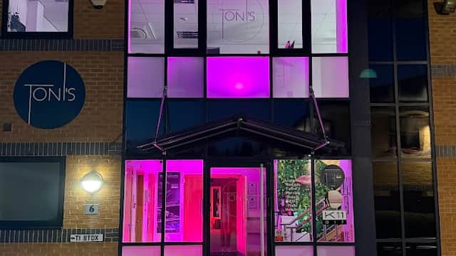 Toniβs - Beauty Salons in catterick garrison