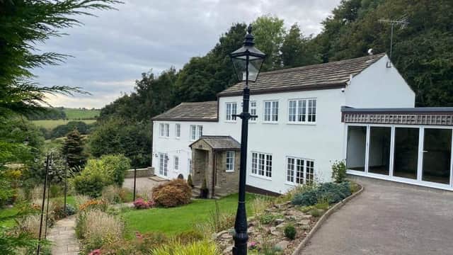 Accommodation at Coach House, 5.8 Acres with hot Tub and Lake in pudsey