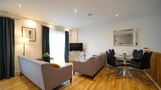 Accommodation at Modern 2 Bed Apartment with Juliet Balcony - DHB STAYS in leeds