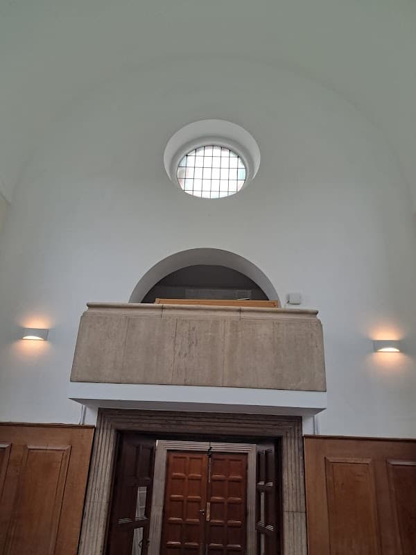 Halls Decorating & Painting Contractors Ltd