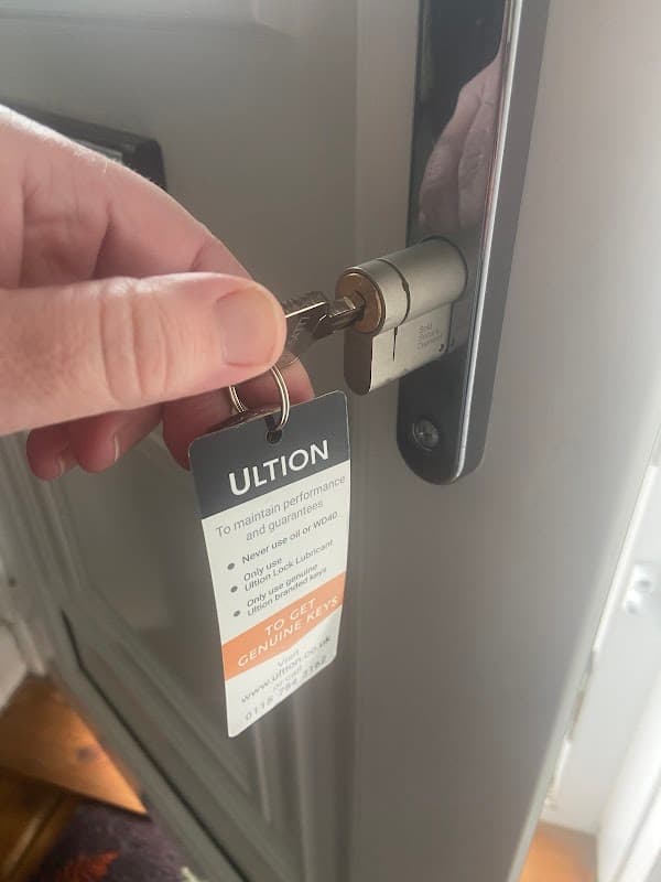 Get In Female Locksmith