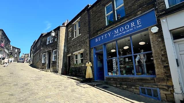 Betty Moore - Gift Shops in cross roads
