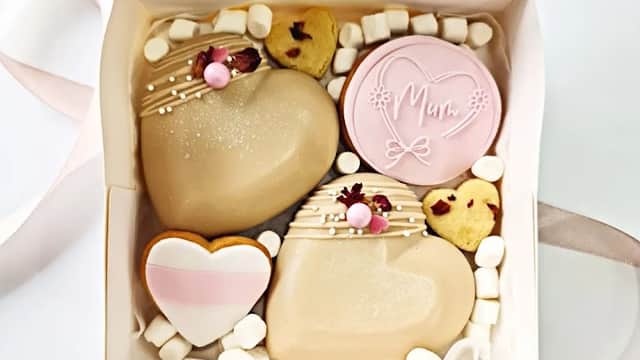 Loulis Cakes - Bakers in guiseley