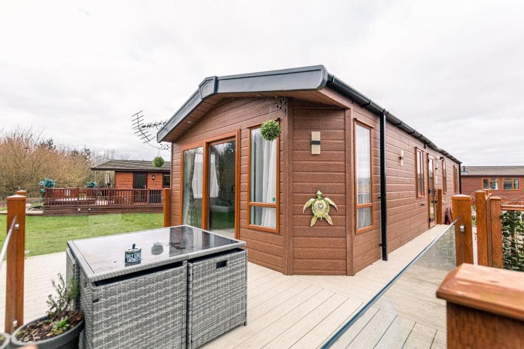 Meadows Lodge with Hot Tub