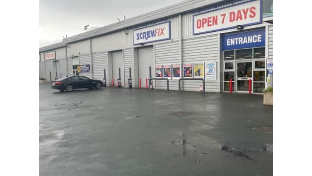 Screwfix Huddersfield - Leeds Road Trade Park - Ironmongers in huddersfield
