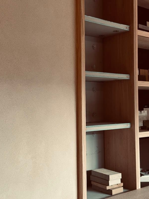 ROMA Venetian Plastering & Surface Design – Microcement, Decorative Paints, Liquid Metals