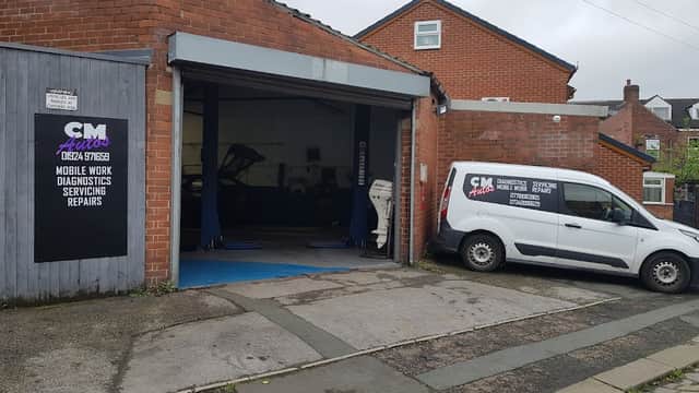 Cm Autos yorkshire - Garages in wakefield