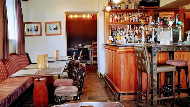 Dining at The Golden Fleece in exley
