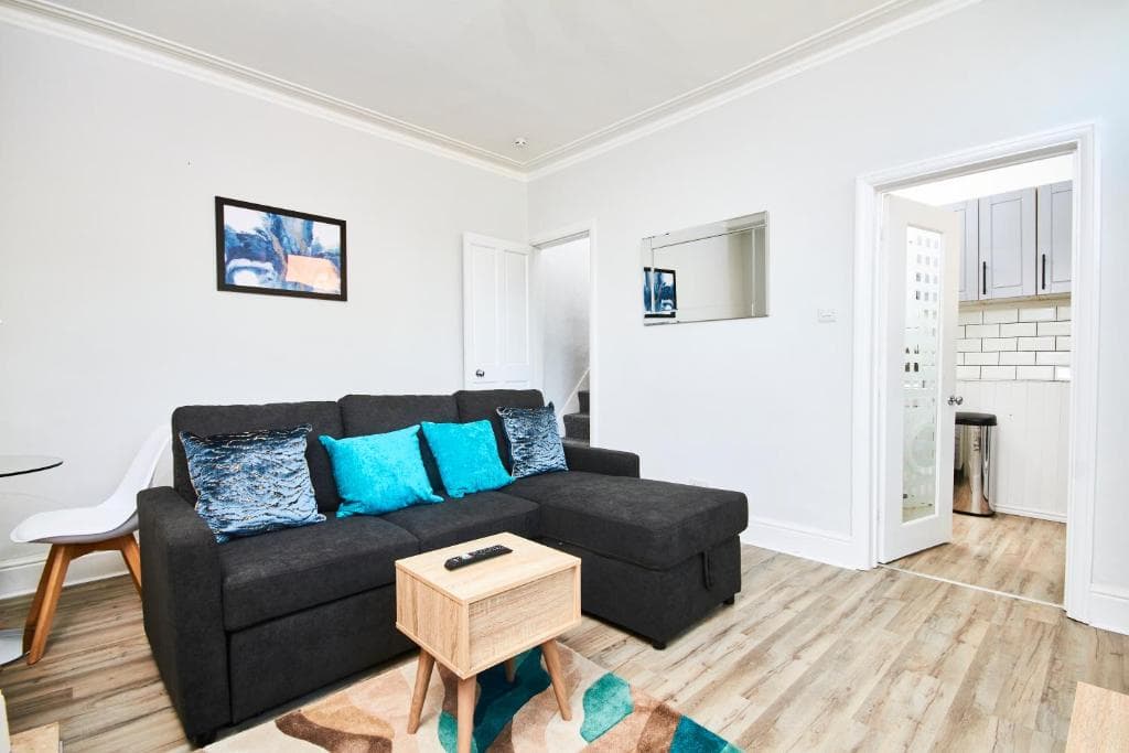 5 minutes from Leeds City Centre - Parking