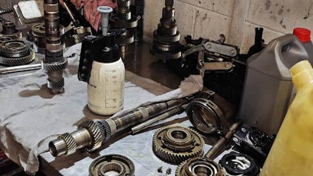 JS GARAGE AUTOMATIC TRANSMISSION & MOT AUTO CENTRE - Garages in shipley