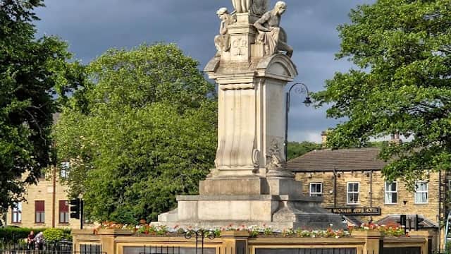 King Edward VII Cenotaph - Monuments in cleckheaton