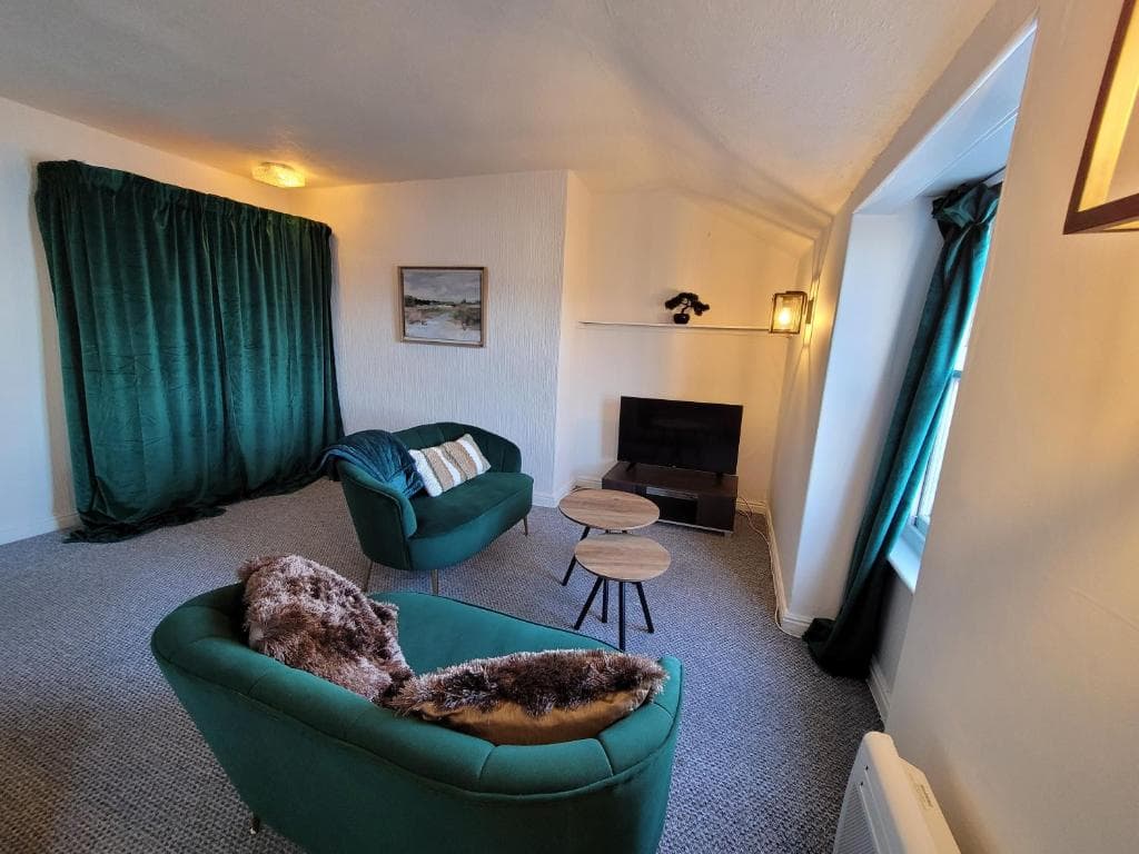 Sea view Penthouse flat 6 with fast WiFi and Free PARKING