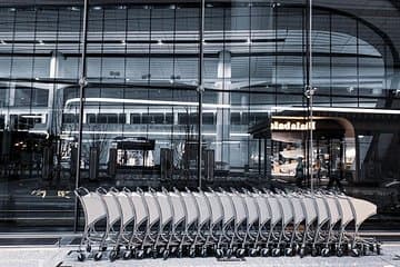 Private Sheffield Robin Hood Arrival Transfer - Airport to Hotel / Accommodation