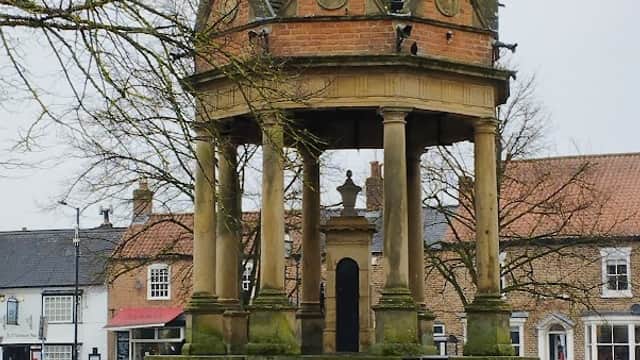 Old Market Square - War Memorials in boroughbridge