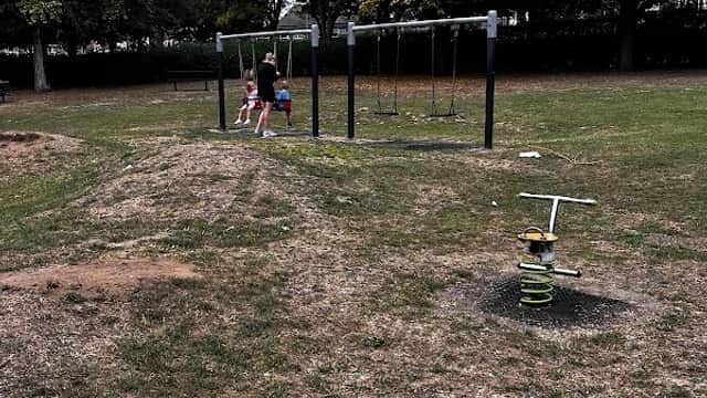 Wrenthorpe Park Play Area - Playgrounds in wakefield