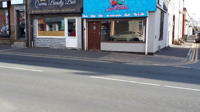 Dining at Lauras Munchies in featherstone