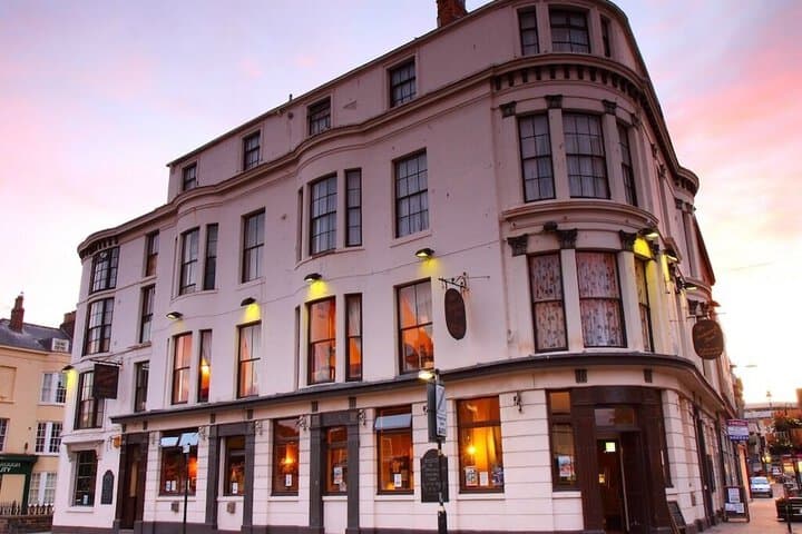 Dickens Bar and Inn