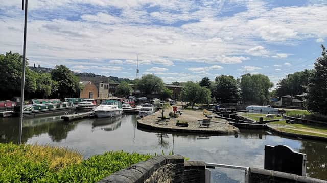 Brighouse Canal Basin - Picnic Areas in brighouse