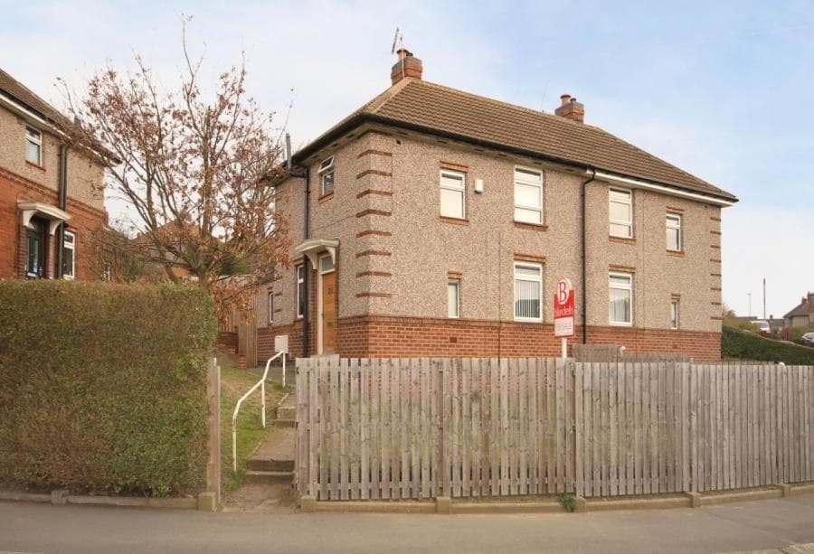 24 Dryden Road - Beautiful 2 bed