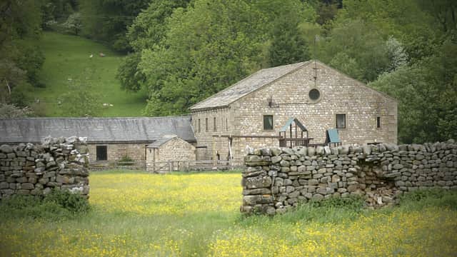 Accommodation at Stonelands Farmyard Cottages in litton