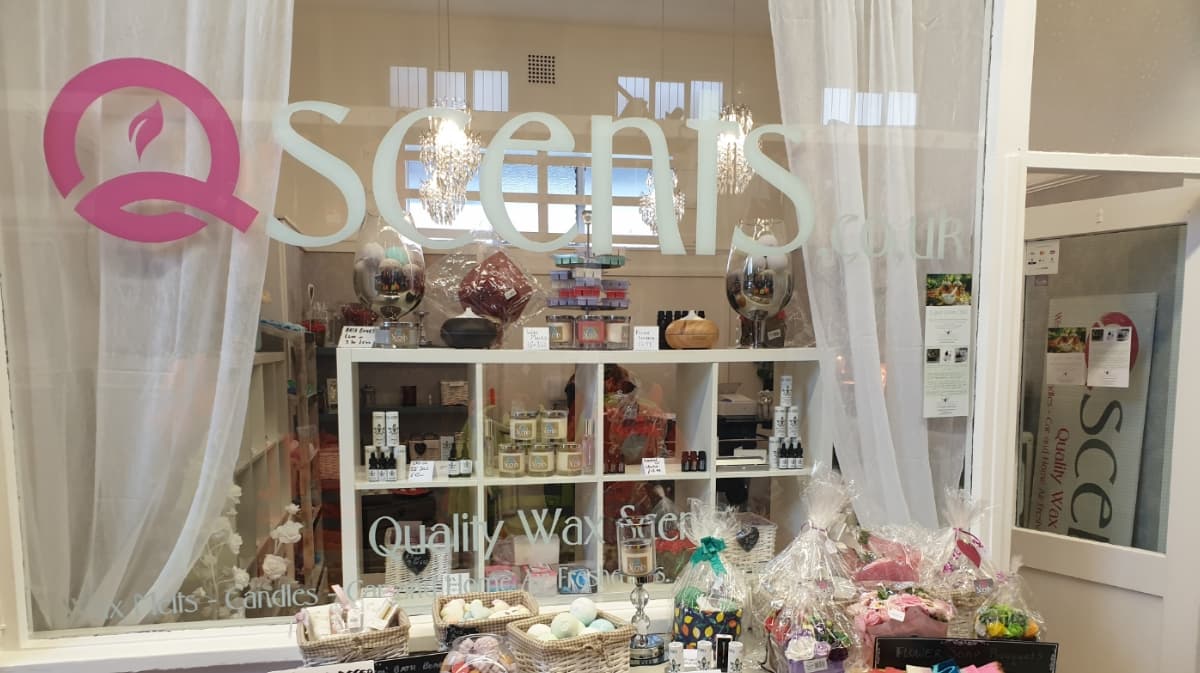 Qscents Candles, wax melts, Room Sprays and Diffusers