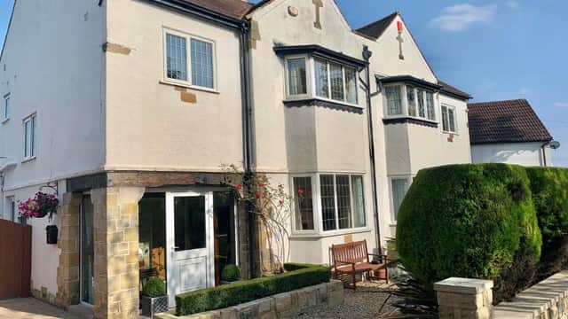 Accommodation at Luxury Cosy Cottage - in the Golden Triangle LEEDS in leeds