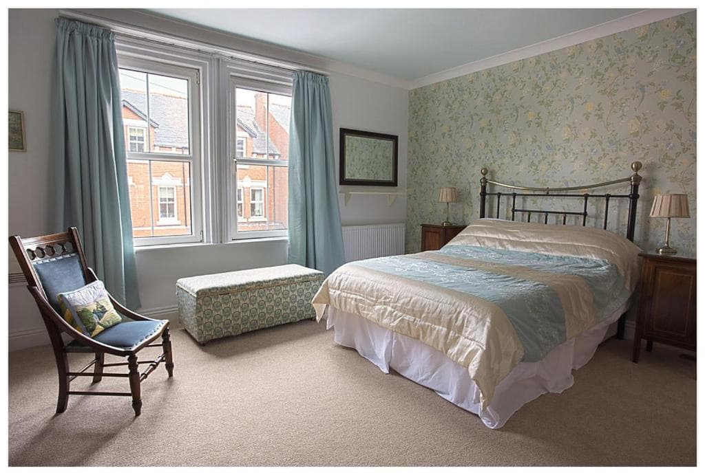 The Judge’s House - luxury period house, quiet, central, spacious, sleeps 8 + cot, 5 bed/3 bath
