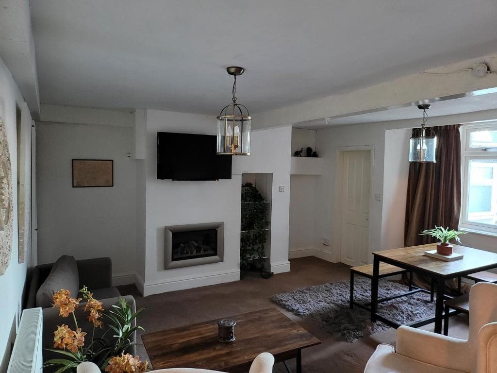 Seaside flat with Fireplace fast WIFI FREE parking