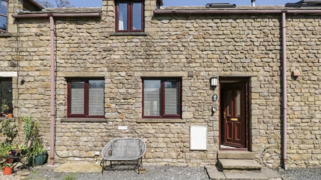 Accommodation at 10 Flying Horse Shoes Cottage in clapham
