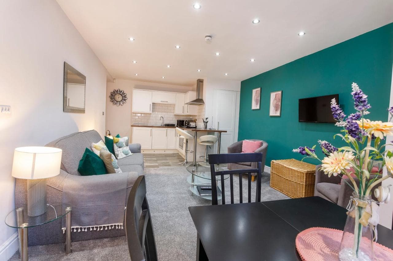 Apartment 1 The Keyes- Stylish & Spacious Apartment With Free Parking, York, Yorkshire
