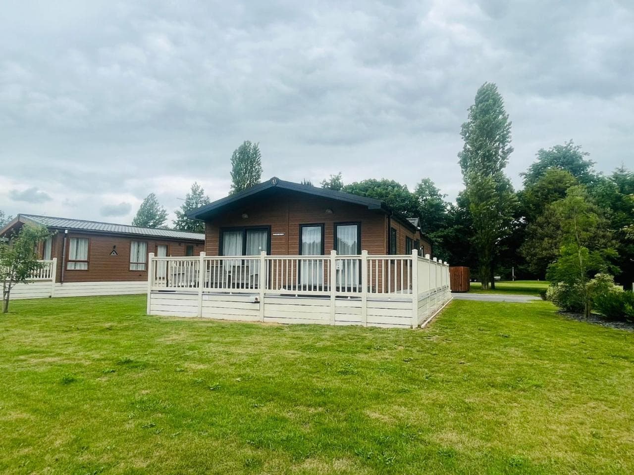 Garden View Lodge with Hot Tub, York, Yorkshire